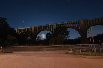 1920px-Nicholson_Viaduct_Railroad_Bridge_against_the_night_sky